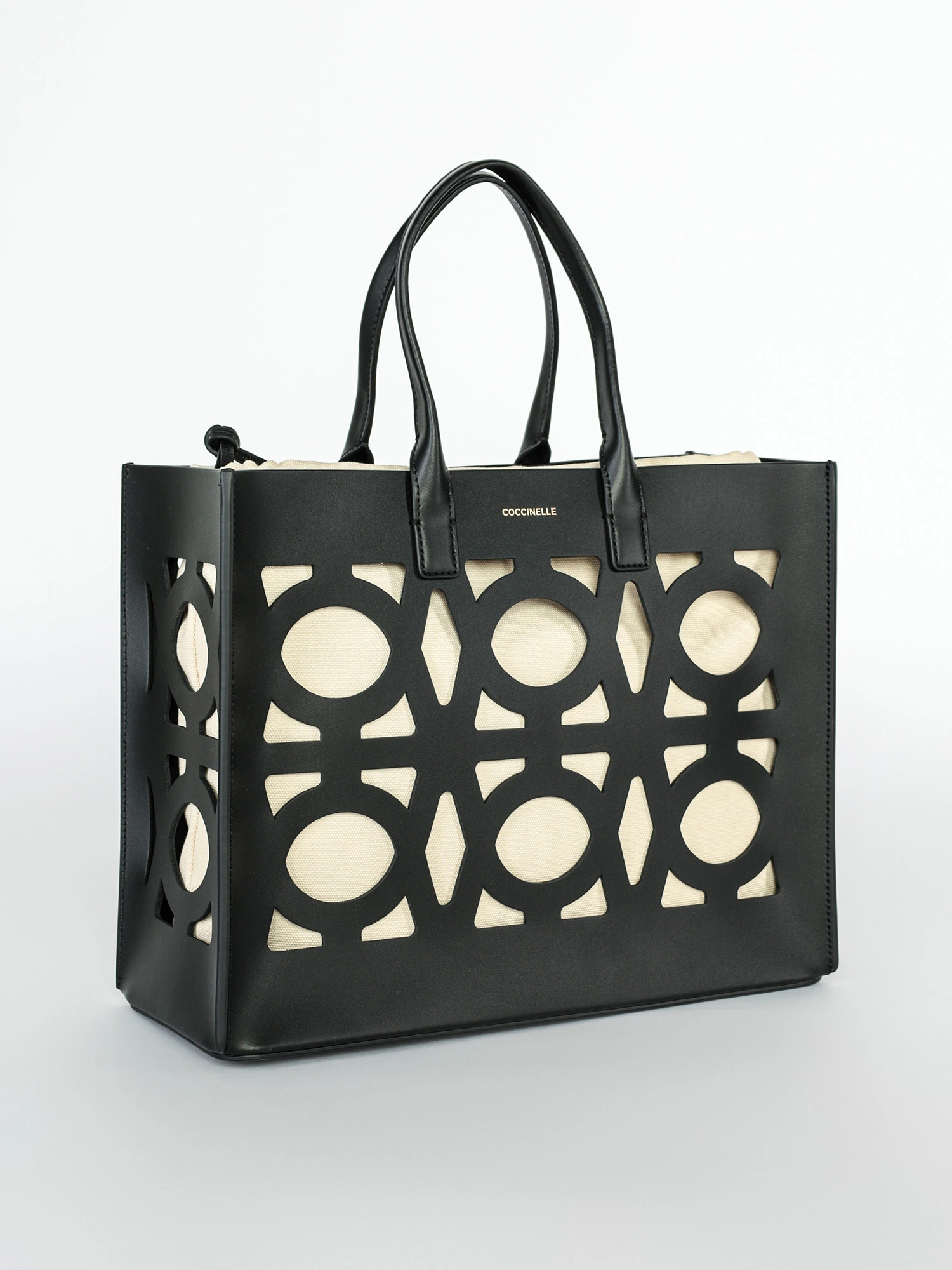 Сумка-шоппер черного цвета с узором